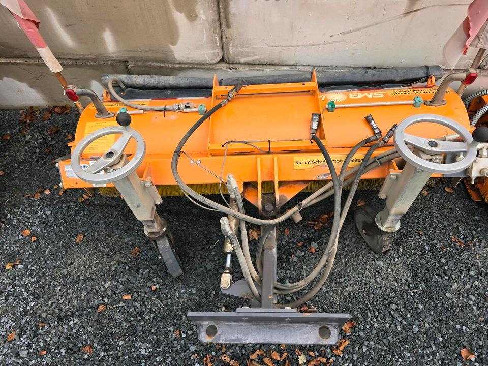 Sobernheimer FKM 1.8F Kehrmaschine für Multicar Straßenkehrmaschine Kehrbesen für Multicar Tremo Iseki Kubota - Børste til fejemaskiner: billede 3 Sobernheimer FKM 1.8F Kehrmaschine für Multicar Straßenkehrmaschine Kehrbesen für Multicar Tremo Iseki Kubota - Børste til fejemaskiner: billede 3