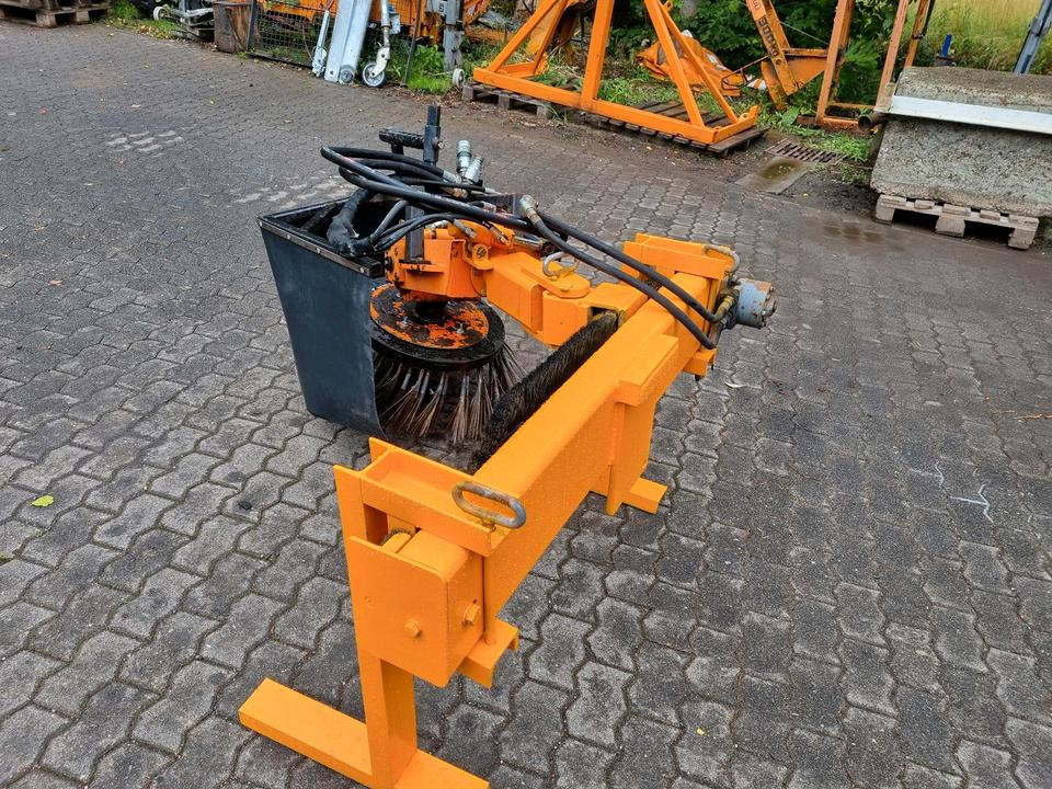 Wildkrautbürste passend für Multicar Tremo Ladog Mulag Unkrautbekämpfung Dücket Fiedler Wildkrautbesen Kehrmaschine Hansa Fendt unimog - Børste til fejemaskiner: billede 2 Wildkrautbürste passend für Multicar Tremo Ladog Mulag Unkrautbekämpfung Dücket Fiedler Wildkrautbesen Kehrmaschine Hansa Fendt unimog - Børste til fejemaskiner: billede 2