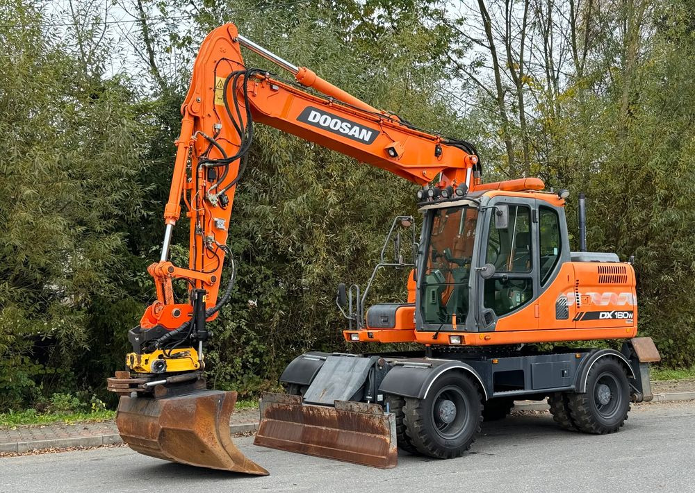Doosan * DOOSAN DX160W *ROTOTILT* GPS 2D Leica * Sprowadzona * Stan Perfekcyjny * Koparka Kołowa * - Hjulgravemaskine: billede 1 Doosan * DOOSAN DX160W *ROTOTILT* GPS 2D Leica * Sprowadzona * Stan Perfekcyjny * Koparka Kołowa * - Hjulgravemaskine: billede 1