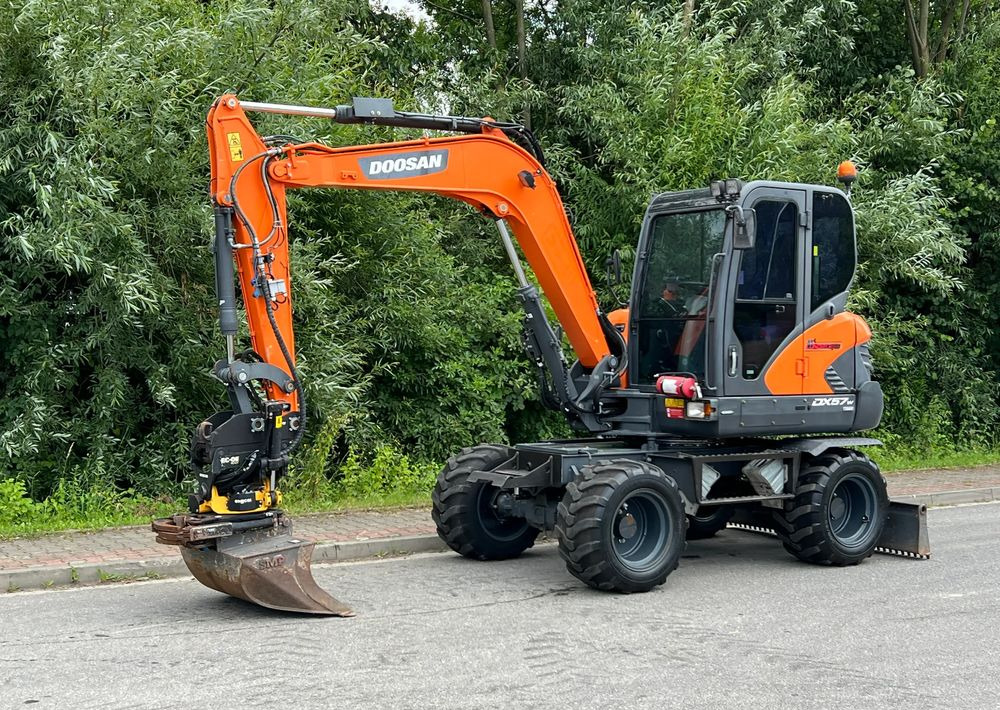 Doosan DOOSAN DX57W *ROTOTILT* 2200 Motogodzin * Jak Nowa * Sprowadzona * Stan Perfekcyjny - Hjulgravemaskine: billede 1 Doosan DOOSAN DX57W *ROTOTILT* 2200 Motogodzin * Jak Nowa * Sprowadzona * Stan Perfekcyjny - Hjulgravemaskine: billede 1