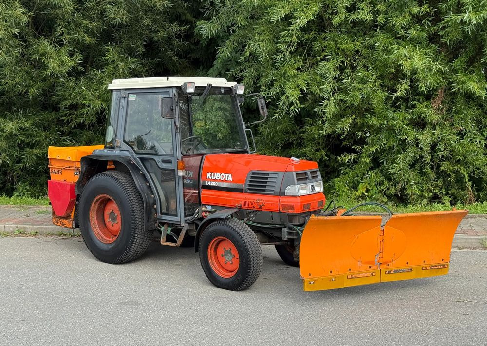 Kubota * Traktor KUBOTA L4200 * 4x4 * Pług Piaskarka * Wałek Przód Tył * Sprowadzony* Zimowe Utrzymanie - Traktor: billede 1 Kubota * Traktor KUBOTA L4200 * 4x4 * Pług Piaskarka * Wałek Przód Tył * Sprowadzony* Zimowe Utrzymanie - Traktor: billede 1