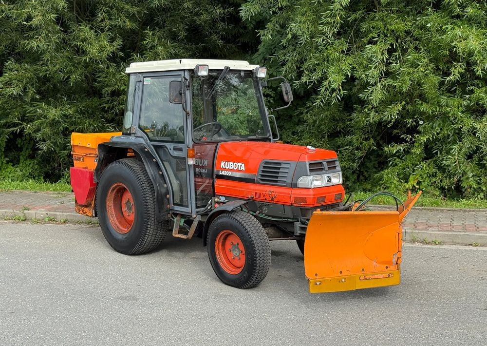 Kubota * Traktor KUBOTA L4200 * 4x4 * Pług Piaskarka * Wałek Przód Tył * Sprowadzony* Zimowe Utrzymanie - Traktor: billede 2 Kubota * Traktor KUBOTA L4200 * 4x4 * Pług Piaskarka * Wałek Przód Tył * Sprowadzony* Zimowe Utrzymanie - Traktor: billede 2