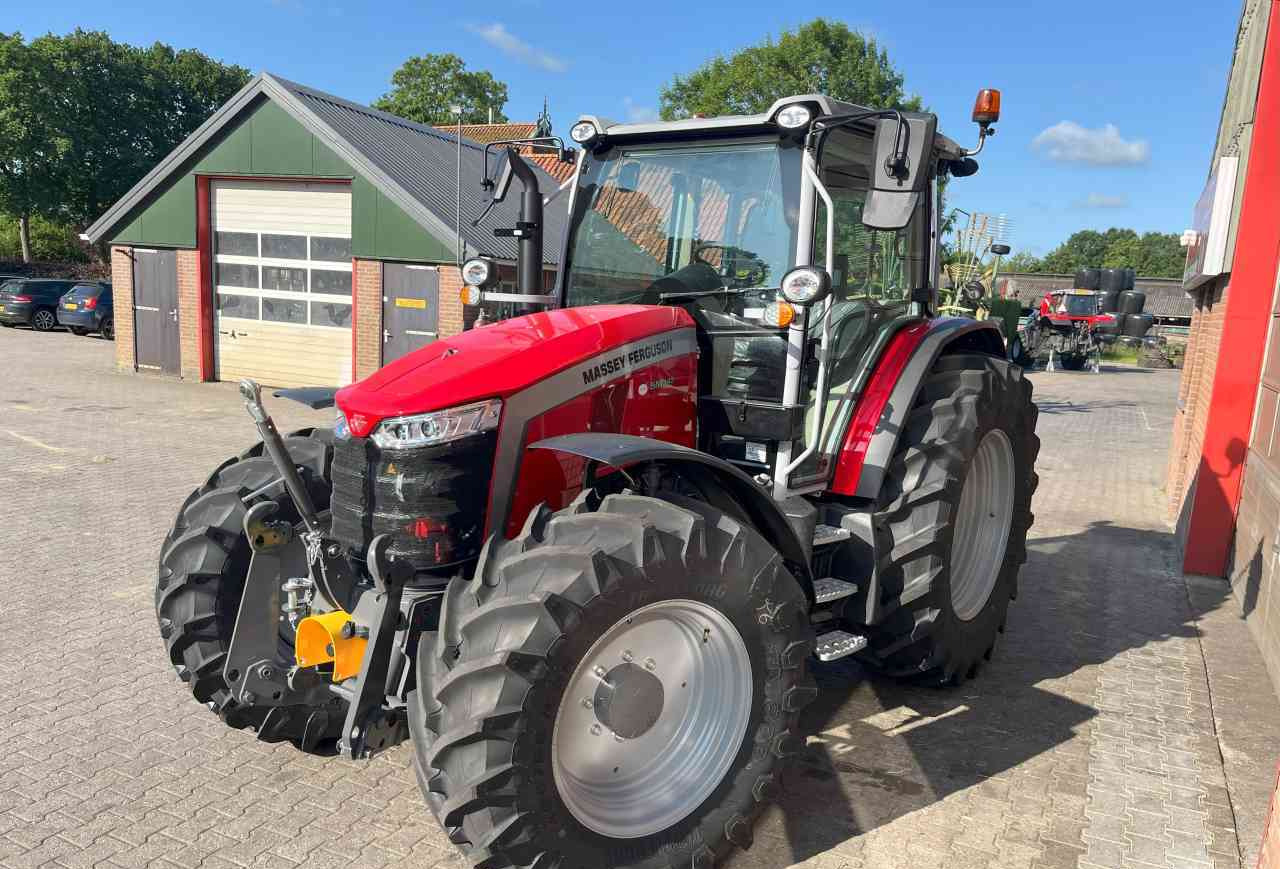 Massey Ferguson 5M.145 Dyna-4 Tractoren - Traktor: billede 3 Massey Ferguson 5M.145 Dyna-4 Tractoren - Traktor: billede 3