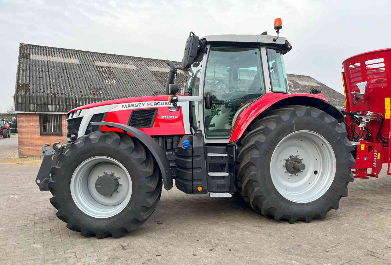 Massey Ferguson 7S.210 Dyna-VT Exclusive Tractoren - Traktor: billede 2 Massey Ferguson 7S.210 Dyna-VT Exclusive Tractoren - Traktor: billede 2