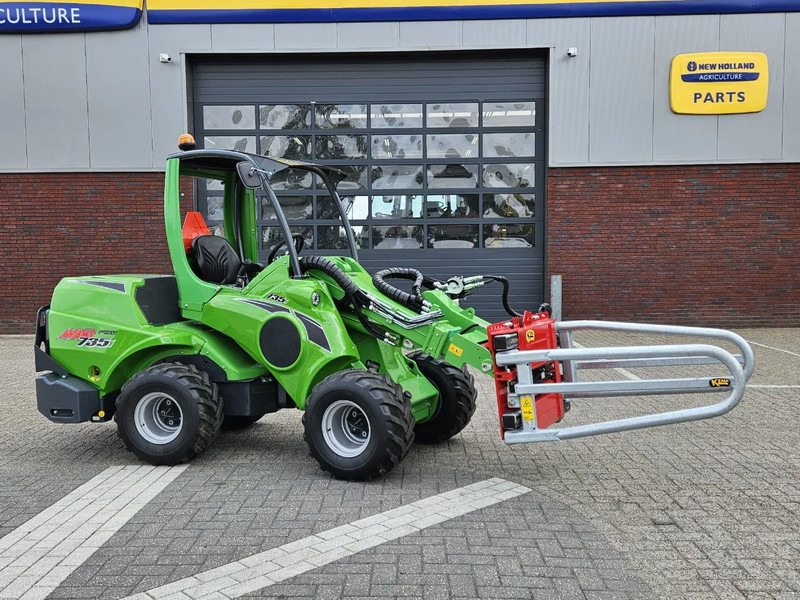 Avant Mini-shovel 735i Rental met Kemp balenklem - Skridstyret minilæsser på bånd: billede 2 Avant Mini-shovel 735i Rental met Kemp balenklem - Skridstyret minilæsser på bånd: billede 2