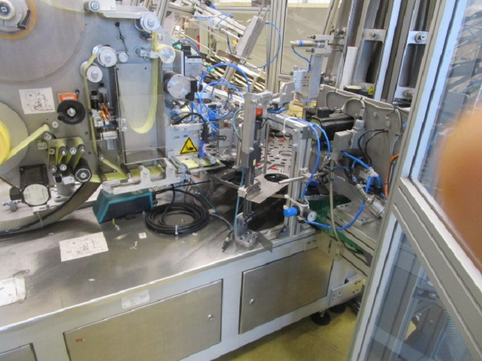 DECKEL ETIKETTIER ANLAGE SCHLEUTER GU 2 DU (RUNDLÄUFER) MIT LÖFFELEINLEGESTATION RNA SRC-N-630-1R - Pakkemaskine: billede 4 DECKEL ETIKETTIER ANLAGE SCHLEUTER GU 2 DU (RUNDLÄUFER) MIT LÖFFELEINLEGESTATION RNA SRC-N-630-1R - Pakkemaskine: billede 4