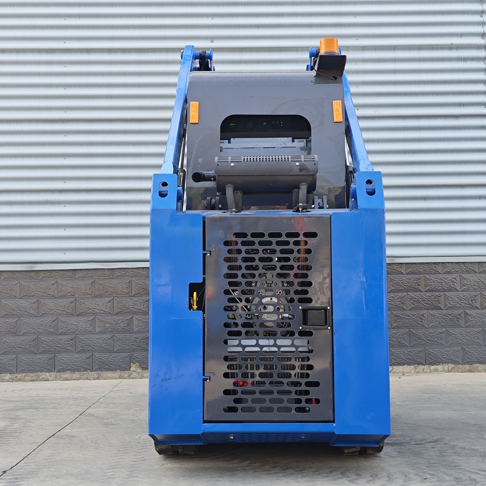 LEZUM LA670 Mini Small Skid Steer Loader Compact Track Diesel Mini Skid Steer Loader For Sale With Small Mini Skid Steer Attachments 4 In 1 Bucket - Skridstyret minilæsser: billede 3 LEZUM LA670 Mini Small Skid Steer Loader Compact Track Diesel Mini Skid Steer Loader For Sale With Small Mini Skid Steer Attachments 4 In 1 Bucket - Skridstyret minilæsser: billede 3