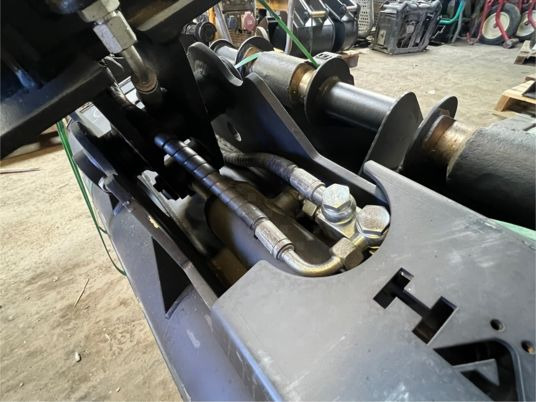 3 godets attache Morin M1 - Skovl til gravemaskine: billede 4 3 godets attache Morin M1 - Skovl til gravemaskine: billede 4