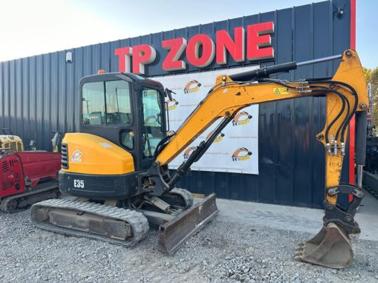 Bobcat E35 Cabine à 23500 € HT - Minigravemaskine: billede 1 Bobcat E35 Cabine à 23500 € HT - Minigravemaskine: billede 1
