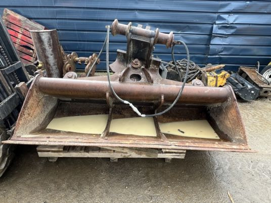 Godet de curage inclinable Morin M7 - Skovl til gravemaskine: billede 1 Godet de curage inclinable Morin M7 - Skovl til gravemaskine: billede 1