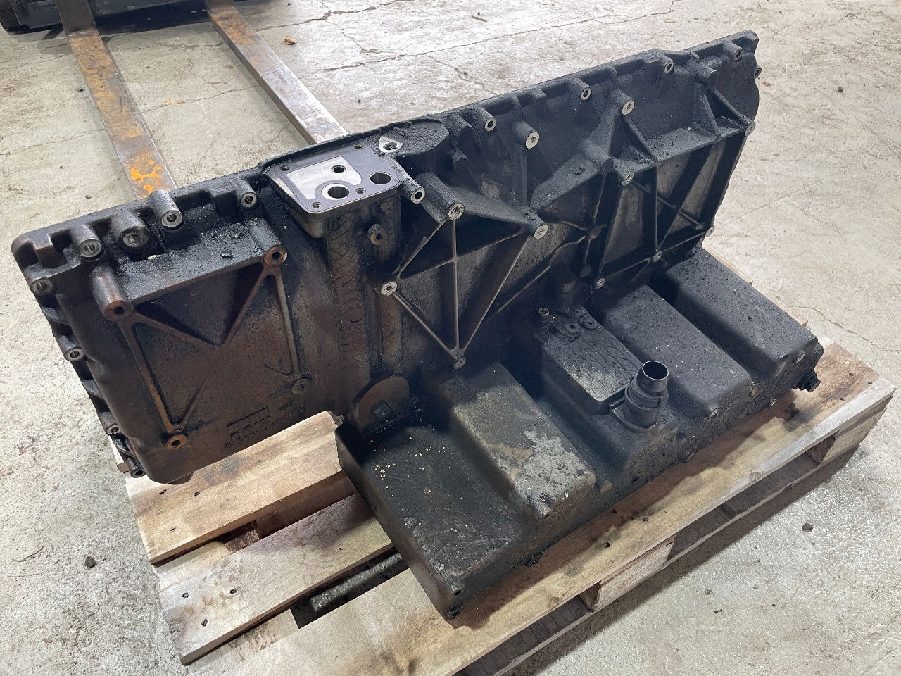 MAN Ölwanne MAN Motor D2066 D 2066HLA EEV Euro 6 LUH 52 LUH 50 - Bundkar for Bus: billede 3 MAN Ölwanne MAN Motor D2066 D 2066HLA EEV Euro 6 LUH 52 LUH 50 - Bundkar for Bus: billede 3