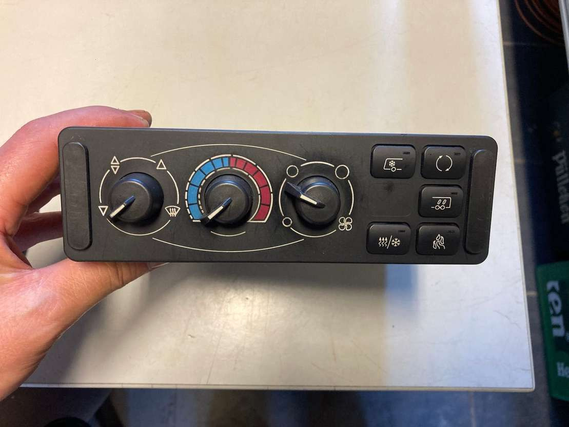 Wabco Wabco Klimabedienteil 4461950040 MAN Lions City 446 195 004 0 - Førerhus og interiør for Bus: billede 1 Wabco Wabco Klimabedienteil 4461950040 MAN Lions City 446 195 004 0 - Førerhus og interiør for Bus: billede 1