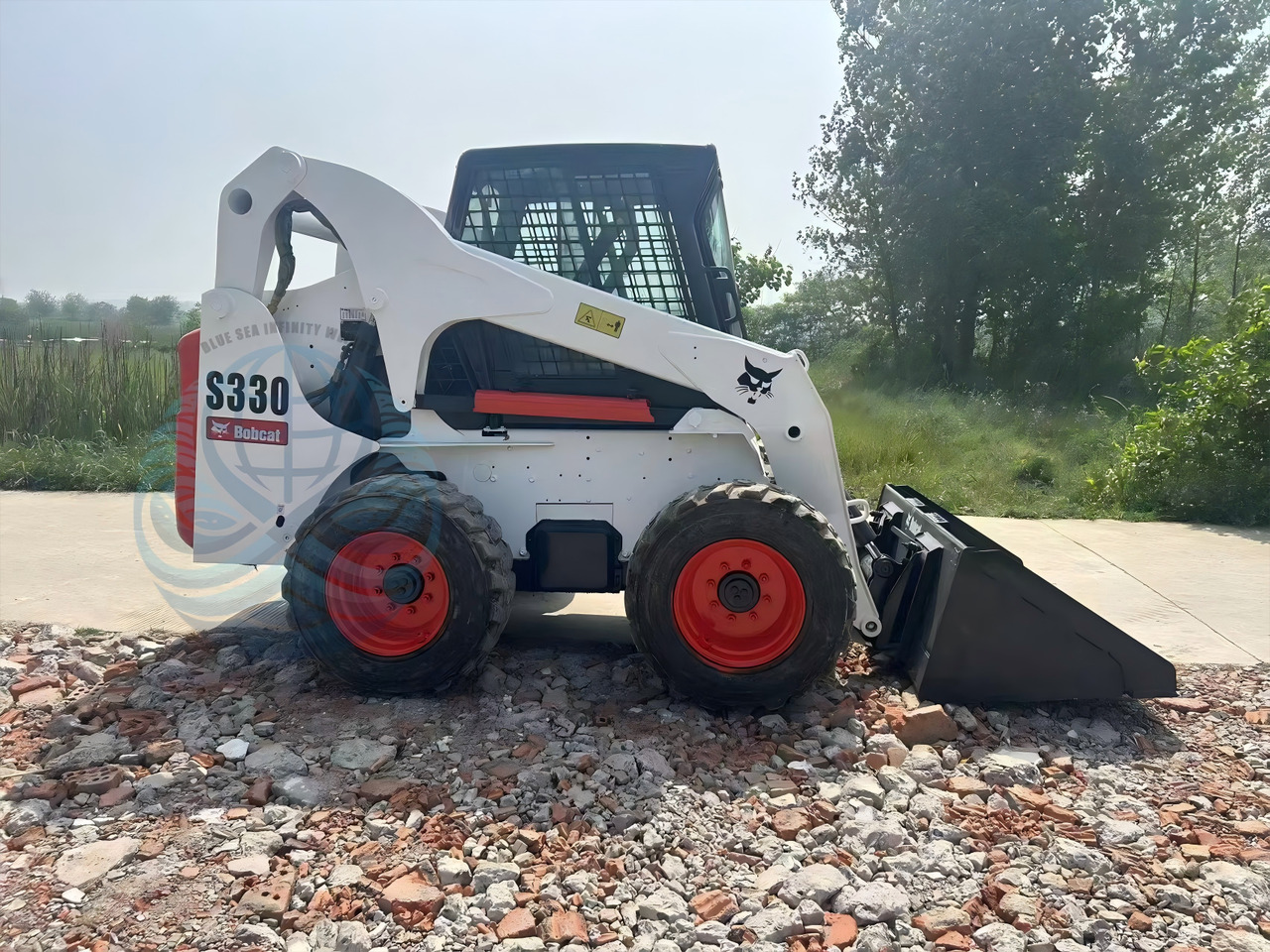 BOBCAT 330 - Skridstyret minilæsser: billede 1 BOBCAT 330 - Skridstyret minilæsser: billede 1