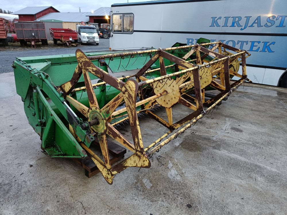 JOHN DEERE Leikkuupöytä 12 jalkaa / 360cm - Skærebord til korn: billede 1 JOHN DEERE Leikkuupöytä 12 jalkaa / 360cm - Skærebord til korn: billede 1