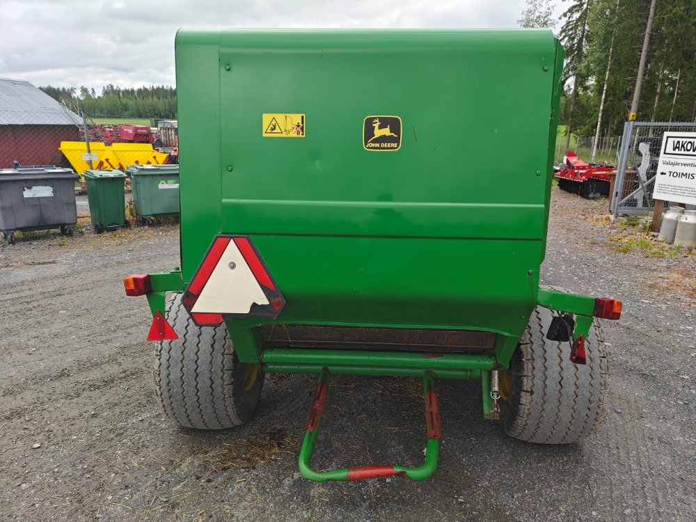 JOHN DEERE Pyöröpaalain 575 - Rundballepresse: billede 3 JOHN DEERE Pyöröpaalain 575 - Rundballepresse: billede 3