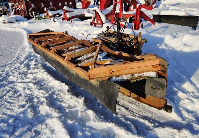 Mahlers 400cm - Volvo-kiinnike - Sneplov for Landbrugsmaskine: billede 2 Mahlers 400cm - Volvo-kiinnike - Sneplov for Landbrugsmaskine: billede 2