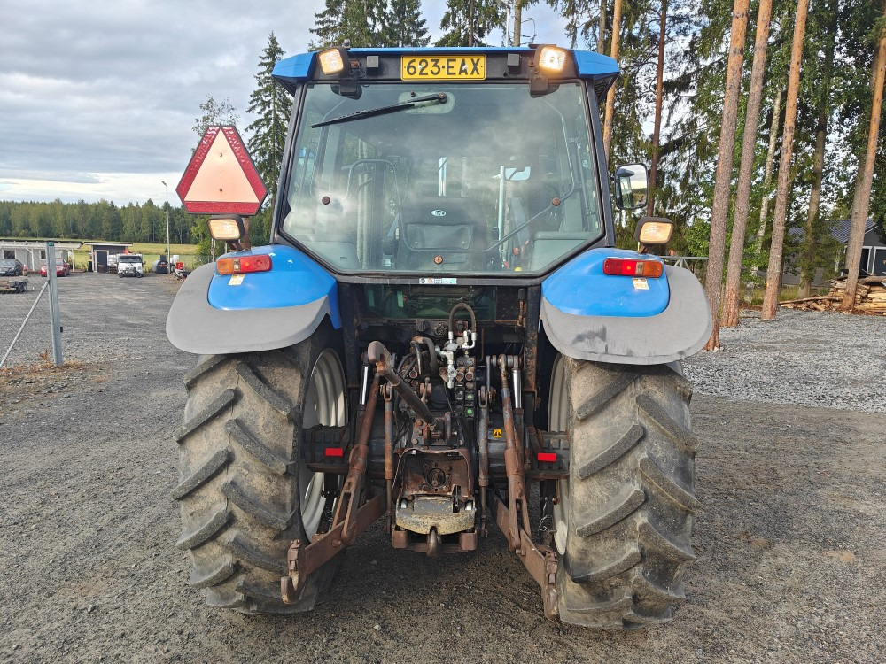 New Holland TS100, ES vaihteisto, ilmastointi, etukuormaaja Ålö Q55, katso video! - Traktor: billede 4 New Holland TS100, ES vaihteisto, ilmastointi, etukuormaaja Ålö Q55, katso video! - Traktor: billede 4