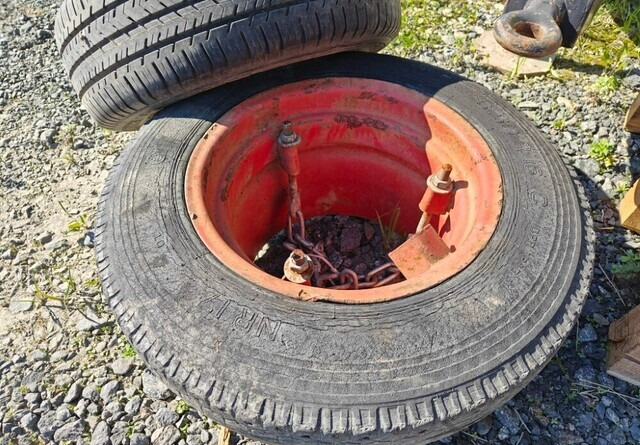 Paripyörät puimuriin 16 tuumaa - Komplet hjul for Landbrugsmaskine: billede 4 Paripyörät puimuriin 16 tuumaa - Komplet hjul for Landbrugsmaskine: billede 4