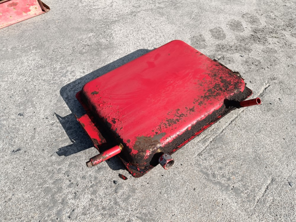 Sampo 410 hydrauliikkaöljysäiliö  - Hydraulisk tank for Mejetærsker: billede 4 Sampo 410 hydrauliikkaöljysäiliö  - Hydraulisk tank for Mejetærsker: billede 4