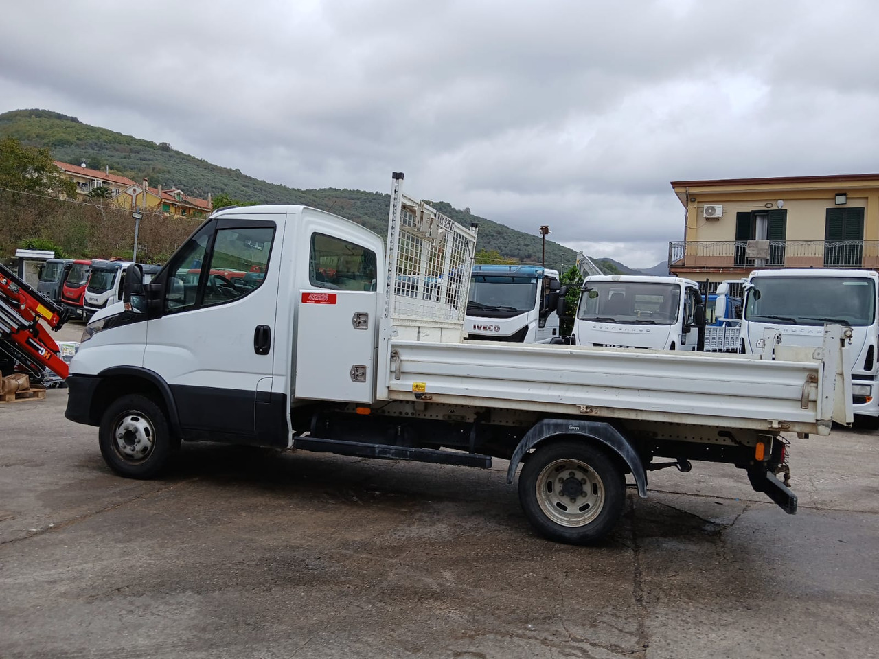 IVECO DAILY 35-120 - Lastbil med kran: billede 4 IVECO DAILY 35-120 - Lastbil med kran: billede 4