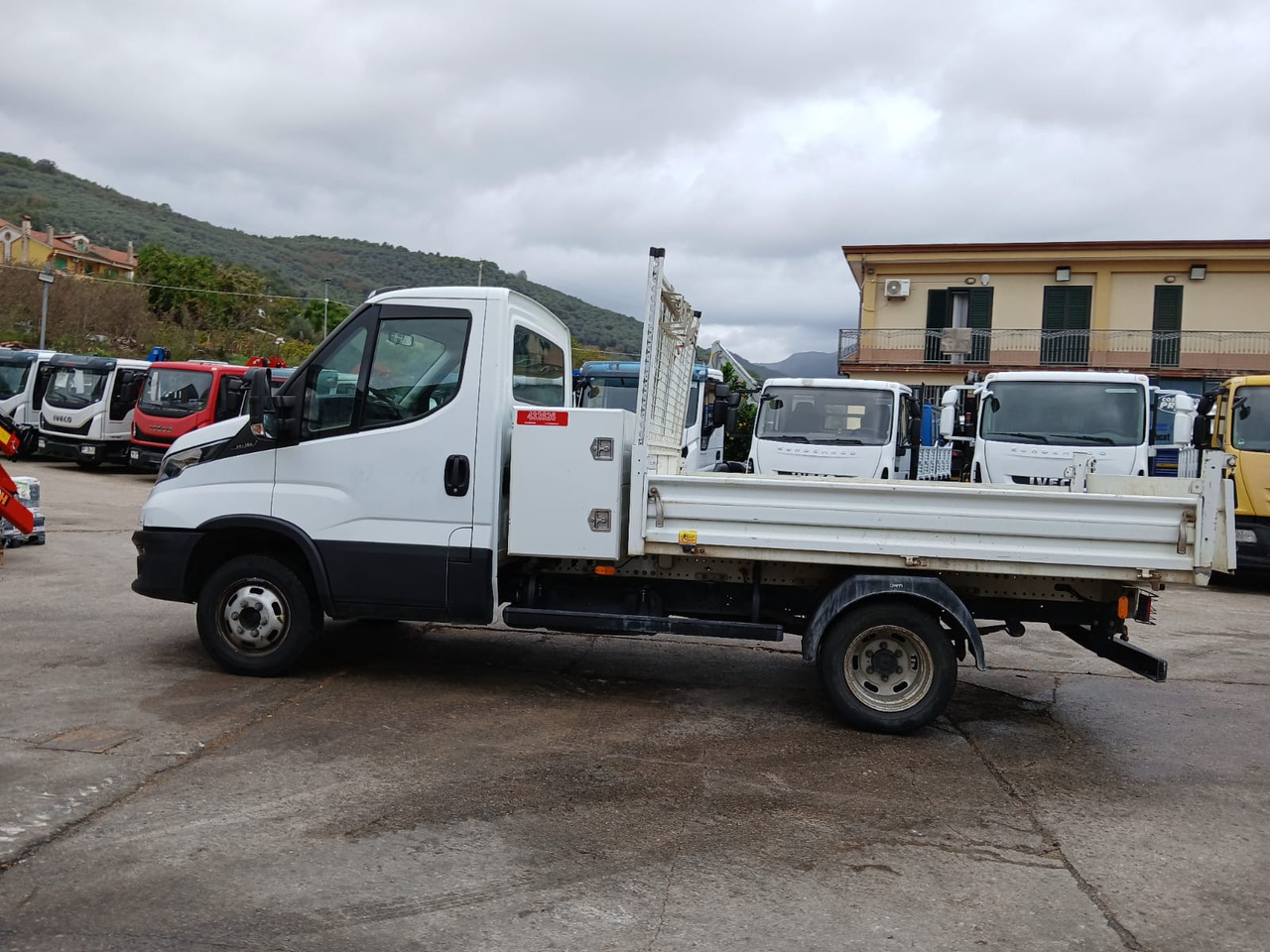 IVECO DAILY 35-120 - Lastbil med kran: billede 3 IVECO DAILY 35-120 - Lastbil med kran: billede 3