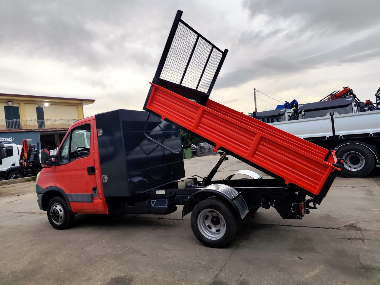 IVECO DAILY 35C13 - Ladbil med tip: billede 4 IVECO DAILY 35C13 - Ladbil med tip: billede 4