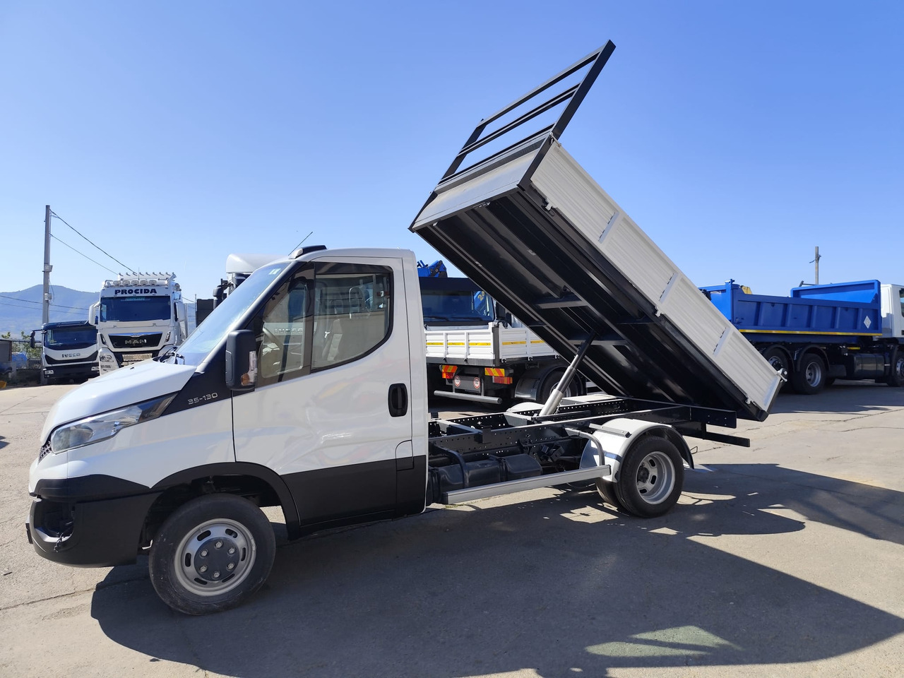 IVECO DAILY 35C13 - Ladbil med tip: billede 1 IVECO DAILY 35C13 - Ladbil med tip: billede 1