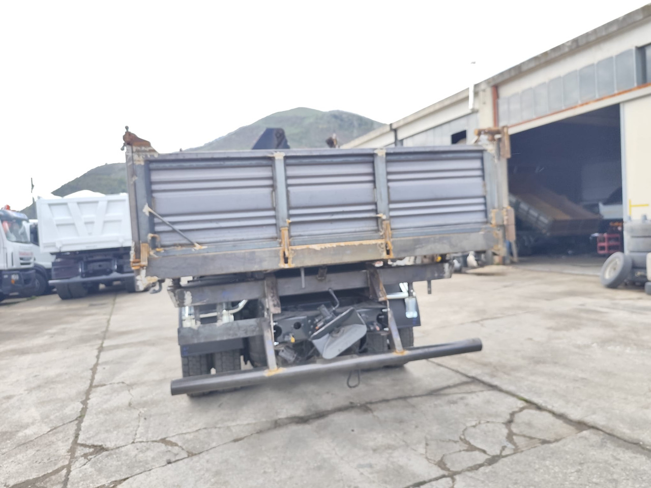 Lastbil med kran, Tipvogn lastbil IVECO EUROCARGO 120E28: billede 17