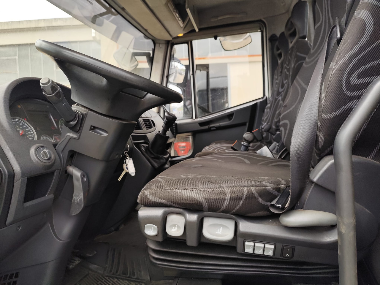 Lastbil med kran, Tipvogn lastbil IVECO EUROCARGO 120E28: billede 10