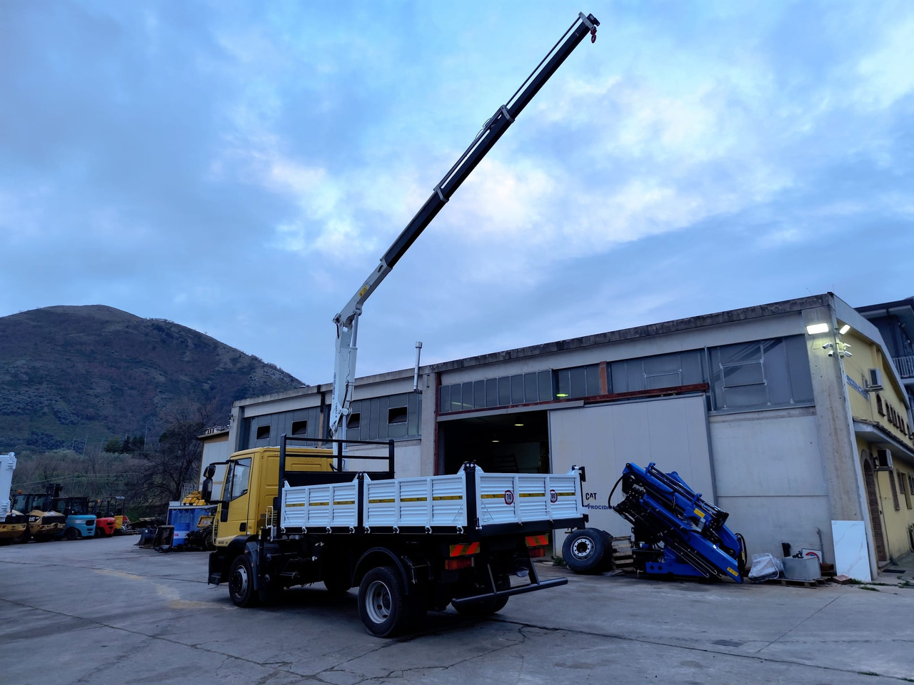 Lastbil med kran, Tipvogn lastbil IVECO EUROCARGO 120E28P: billede 21