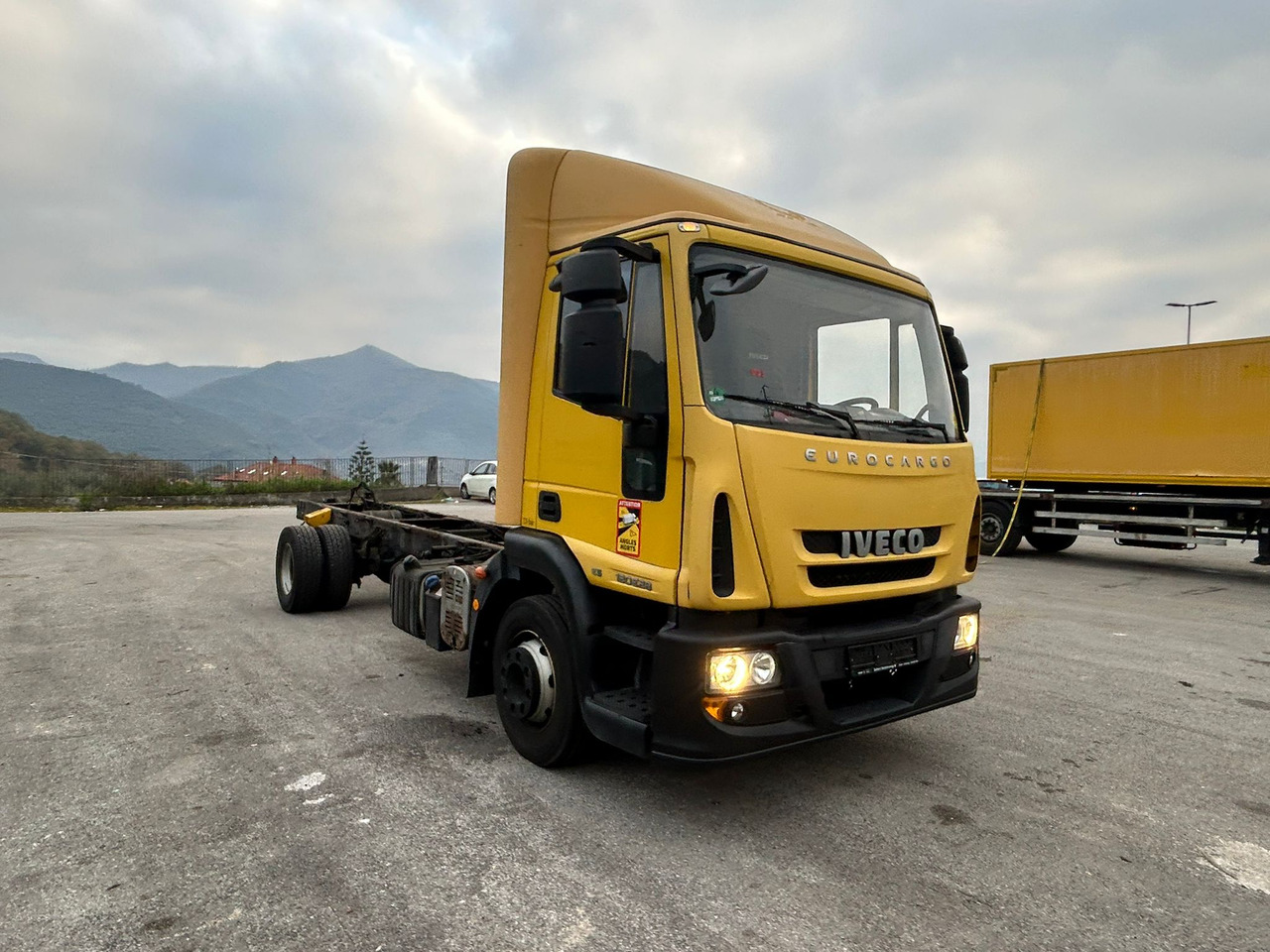 IVECO EUROCARGO 120E28P - Lastbil chassis: billede 1 IVECO EUROCARGO 120E28P - Lastbil chassis: billede 1
