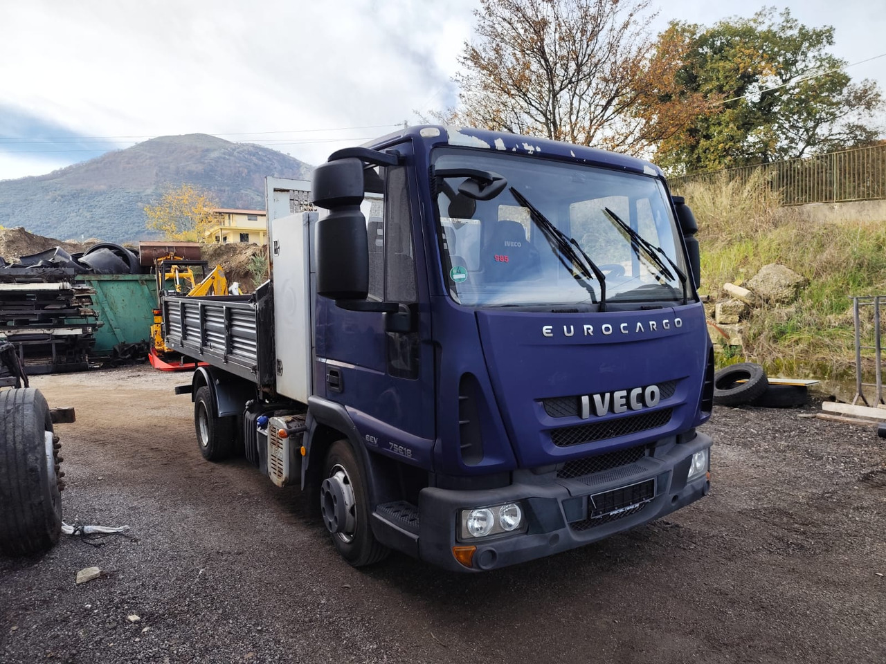 IVECO EUROCARGO 75E18 - Lastbil med lad: billede 1 IVECO EUROCARGO 75E18 - Lastbil med lad: billede 1