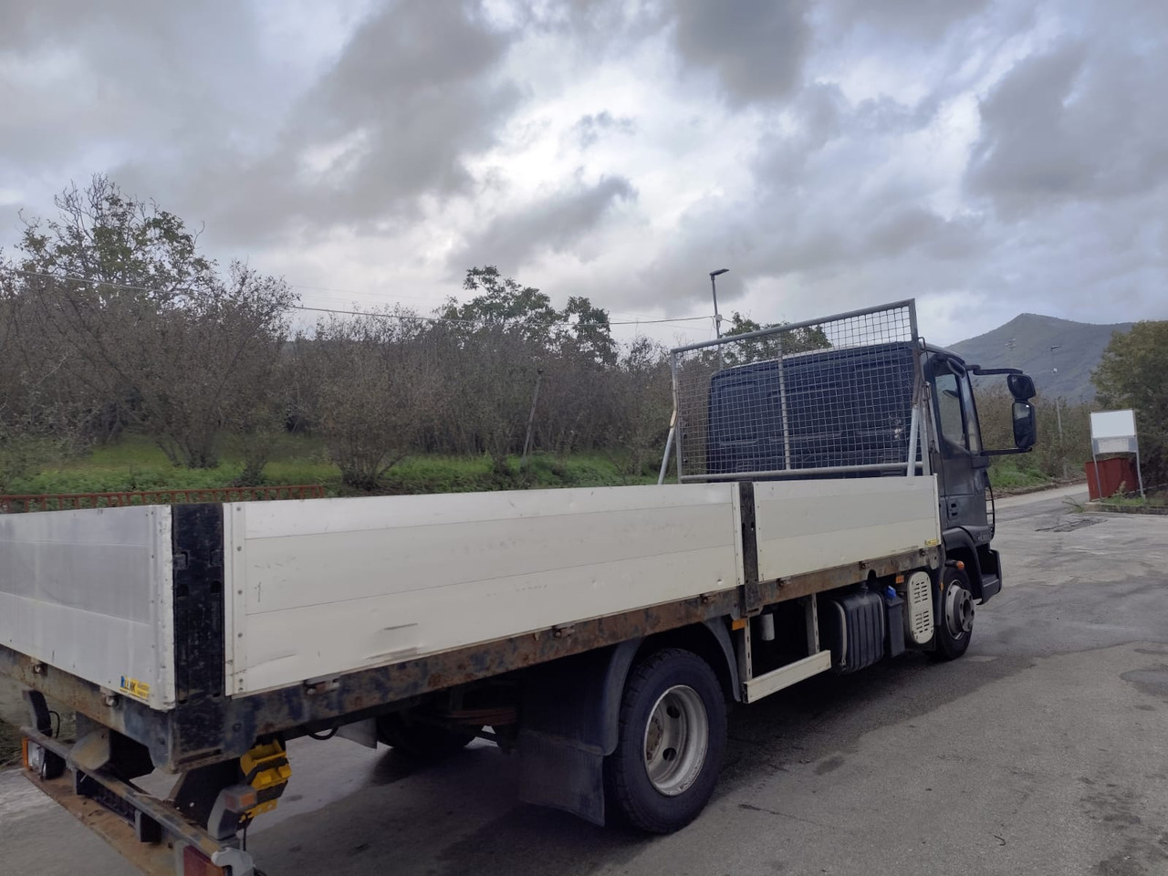 IVECO EUROCARGO 80E18 - Lastbil med lad, Tipvogn lastbil: billede 2 IVECO EUROCARGO 80E18 - Lastbil med lad, Tipvogn lastbil: billede 2