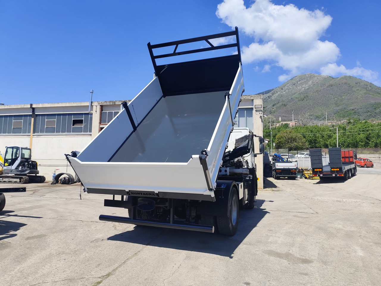 Lastbil med kran, Tipvogn lastbil IVECO STRALIS CUBE 190S33: billede 9 Lastbil med kran, Tipvogn lastbil IVECO STRALIS CUBE 190S33: billede 9