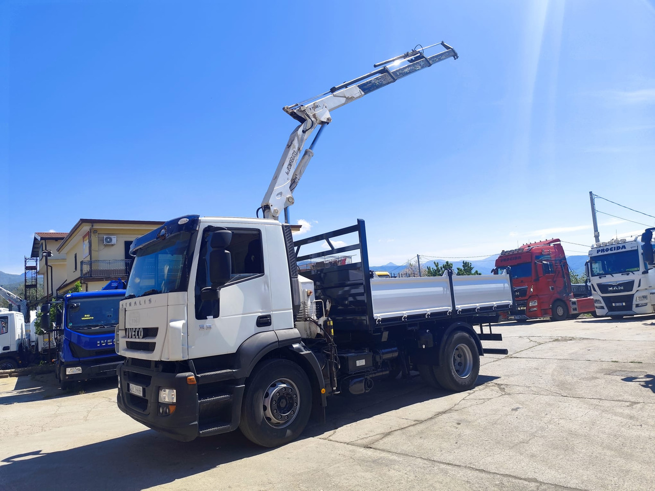 Lastbil med kran, Tipvogn lastbil IVECO STRALIS CUBE 190S33: billede 25 Lastbil med kran, Tipvogn lastbil IVECO STRALIS CUBE 190S33: billede 25