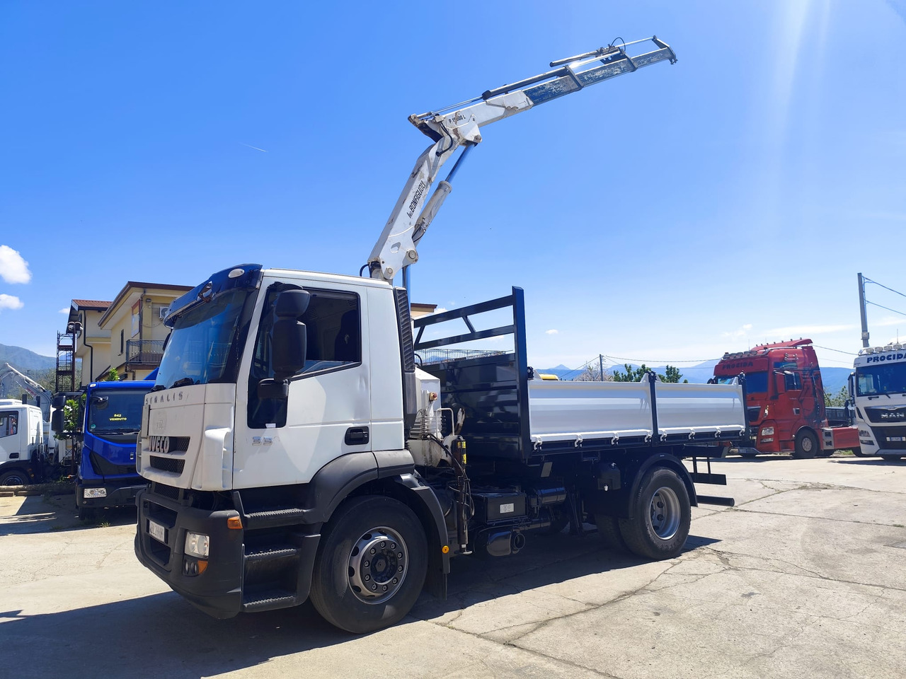 Lastbil med kran, Tipvogn lastbil IVECO STRALIS CUBE 190S33: billede 16 Lastbil med kran, Tipvogn lastbil IVECO STRALIS CUBE 190S33: billede 16