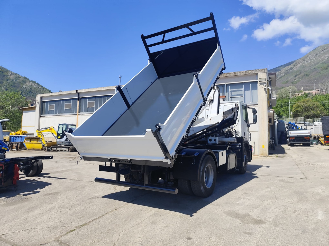 Lastbil med kran, Tipvogn lastbil IVECO STRALIS CUBE 190S33: billede 10 Lastbil med kran, Tipvogn lastbil IVECO STRALIS CUBE 190S33: billede 10