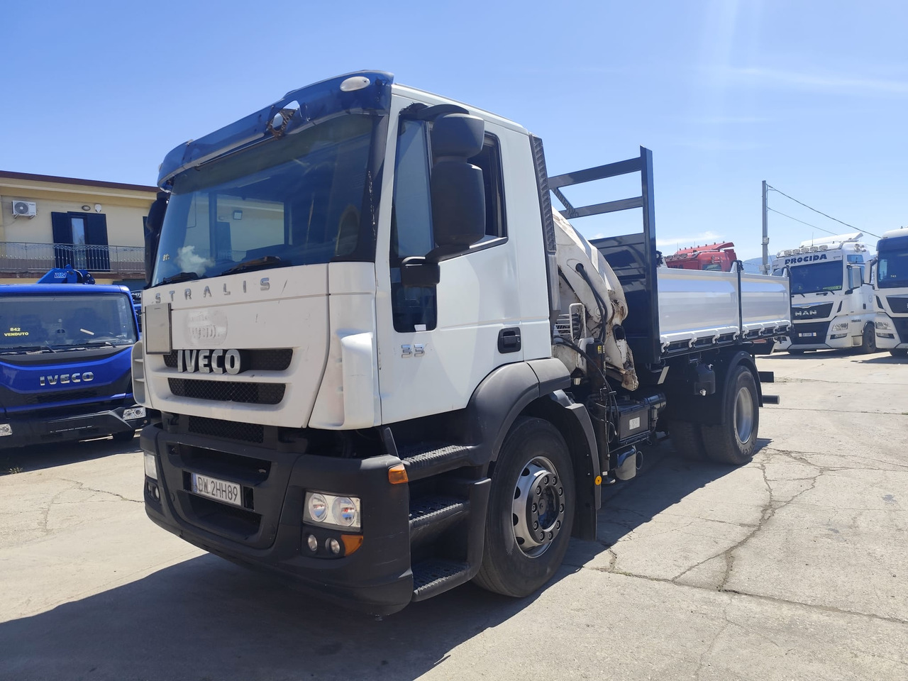 Lastbil med kran, Tipvogn lastbil IVECO STRALIS CUBE 190S33: billede 40 Lastbil med kran, Tipvogn lastbil IVECO STRALIS CUBE 190S33: billede 40