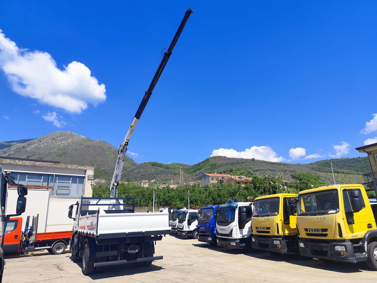 Lastbil med kran, Tipvogn lastbil IVECO STRALIS CUBE 190S33: billede 18 Lastbil med kran, Tipvogn lastbil IVECO STRALIS CUBE 190S33: billede 18