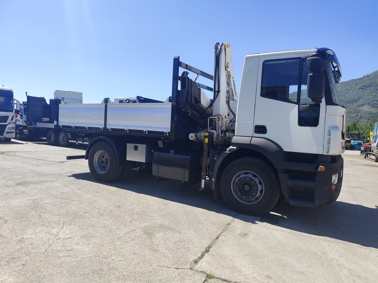 Lastbil med kran, Tipvogn lastbil IVECO STRALIS CUBE 190S33: billede 36 Lastbil med kran, Tipvogn lastbil IVECO STRALIS CUBE 190S33: billede 36