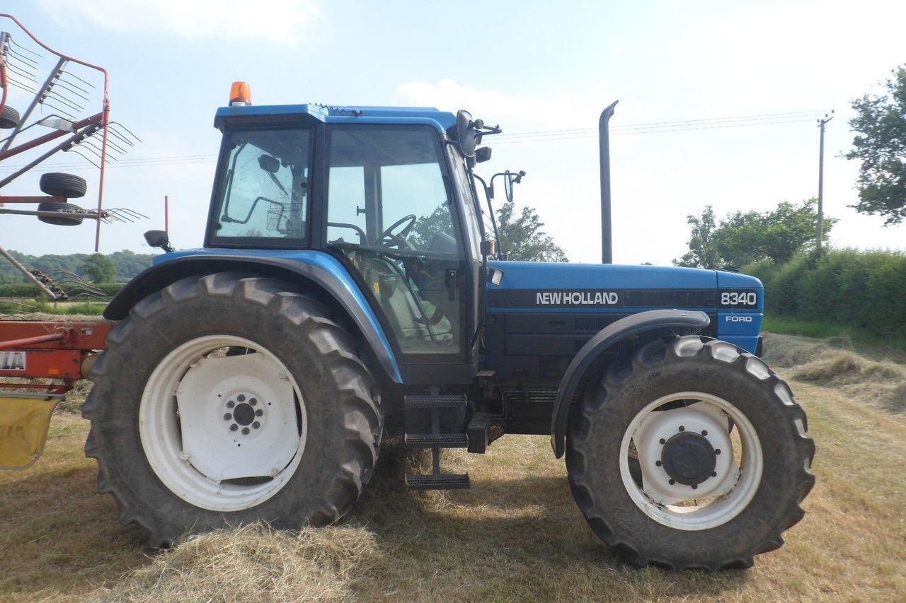 NEW HOLLAND 8340 - Traktor: billede 4 NEW HOLLAND 8340 - Traktor: billede 4