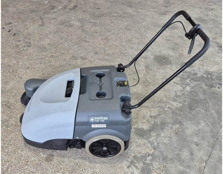 Nilfisk SW 750 - Fejebil: billede 2 Nilfisk SW 750 - Fejebil: billede 2