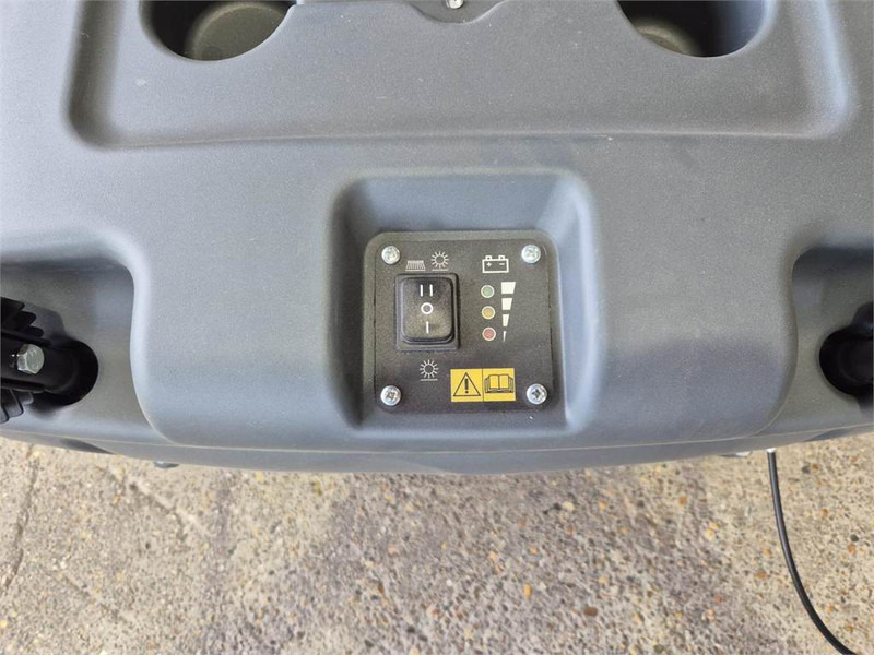 Nilfisk SW 750 - Fejebil: billede 4 Nilfisk SW 750 - Fejebil: billede 4