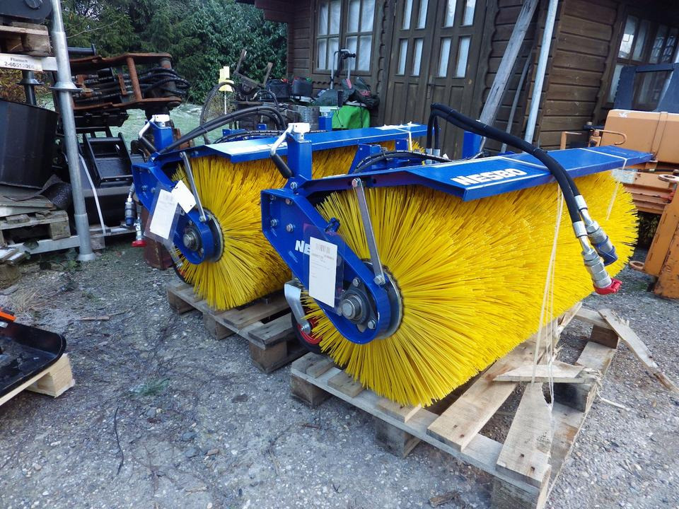 Front Kehrmaschine vollhydraulisch 1200NESBO ISEKI (2200 netto) - Børste til fejemaskiner: billede 1 Front Kehrmaschine vollhydraulisch 1200NESBO ISEKI (2200 netto) - Børste til fejemaskiner: billede 1