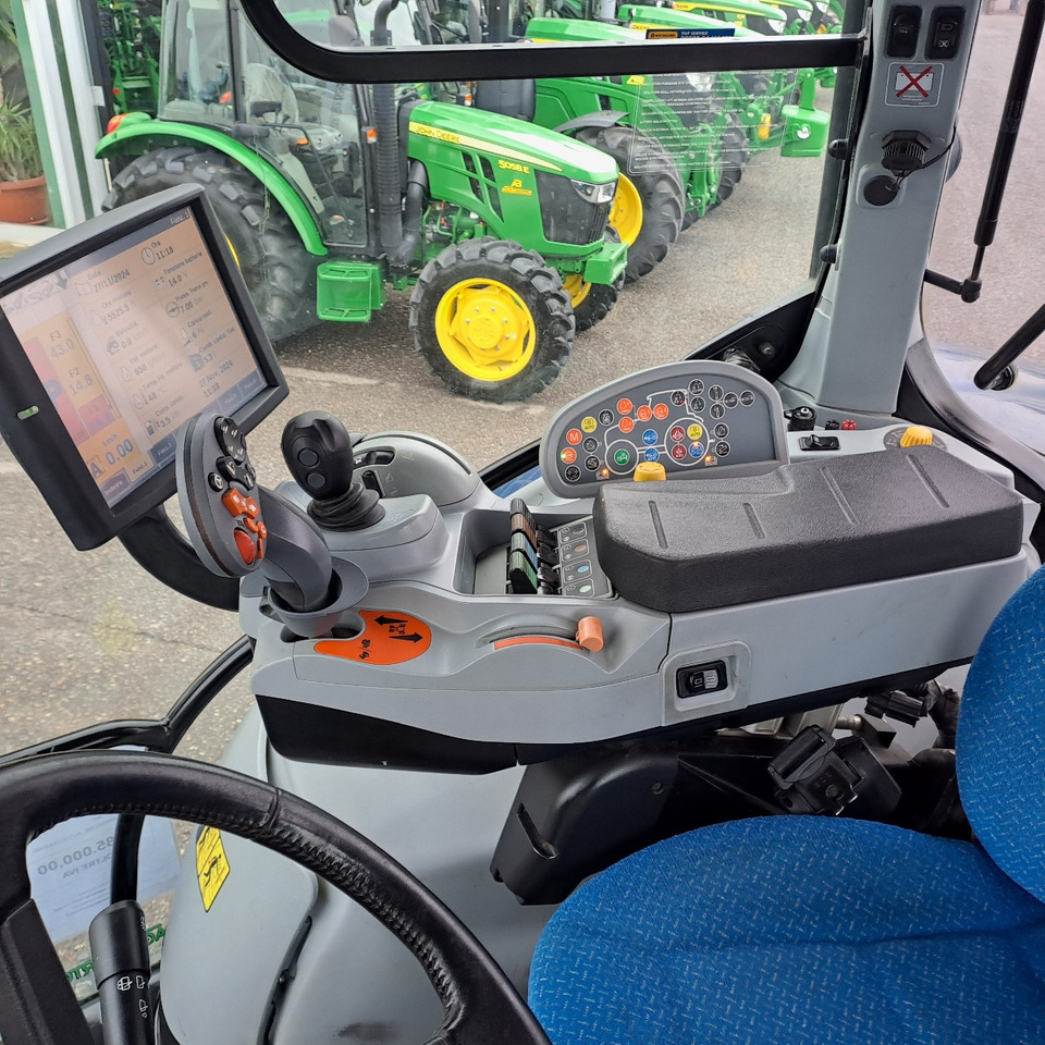 NEW HOLLAND T7.270 BLUEPOWER - ASTA AGRIBERTOCCHI - Traktor: billede 2 NEW HOLLAND T7.270 BLUEPOWER - ASTA AGRIBERTOCCHI - Traktor: billede 2