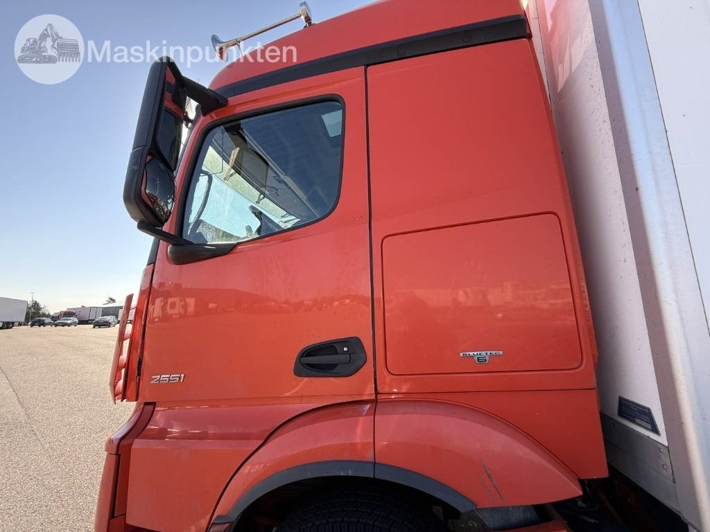 Kølevogn lastbil Mercedes-Benz Actros 2551: billede 10 Kølevogn lastbil Mercedes-Benz Actros 2551: billede 10