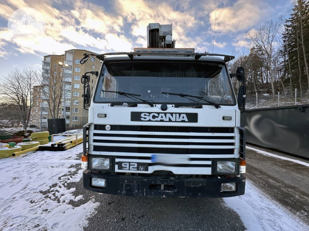 Scania P 92 M - Lastbil med mandskabslift: billede 3 Scania P 92 M - Lastbil med mandskabslift: billede 3