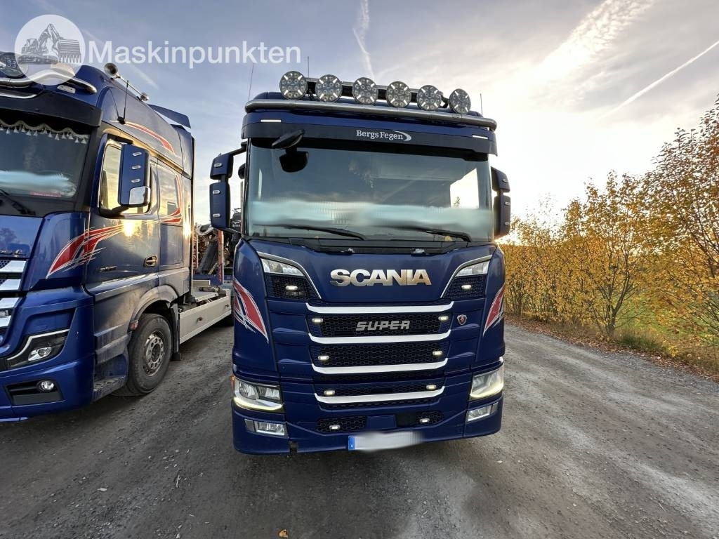 Scania R 580 timmerbil med kran  - Tømmerbil: billede 2 Scania R 580 timmerbil med kran  - Tømmerbil: billede 2