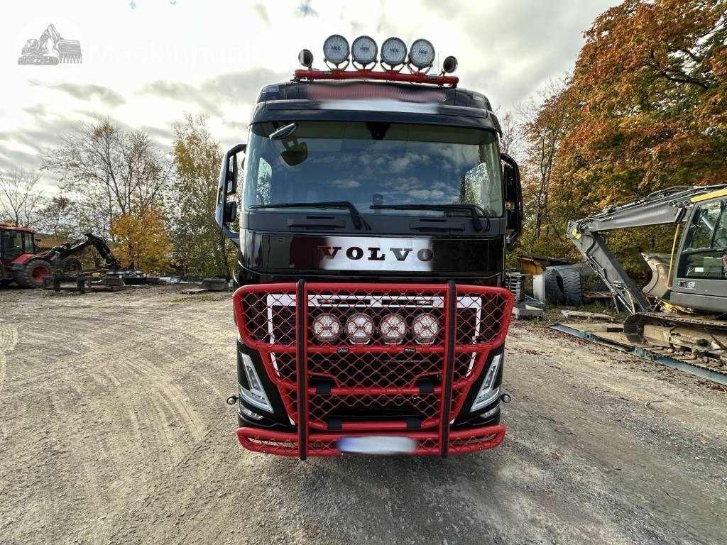 Volvo FH 64 R Timmerbil med kran - Tømmerbil: billede 2 Volvo FH 64 R Timmerbil med kran - Tømmerbil: billede 2