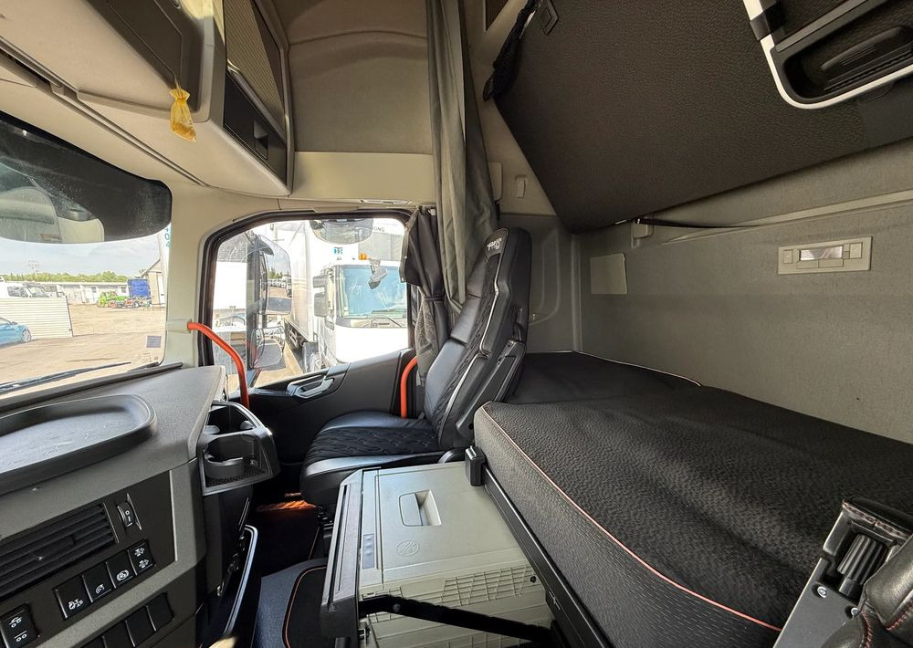 Lastbil varevogn Volvo FH16 660 HP TANDEM 6x2 LIMITED EDITION: billede 18